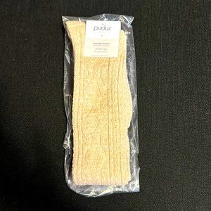 NWT Pudus Sweater Socks fits 6-10. Beautiful tan/cream color. 22 in from ankle.